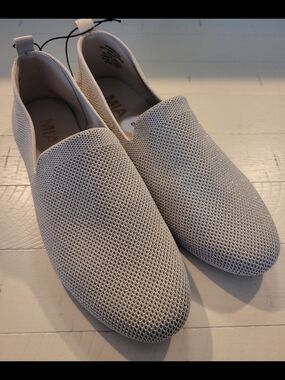 MIA Women's Slip-On Knit Loafers in Light Beige-Cream NWT!